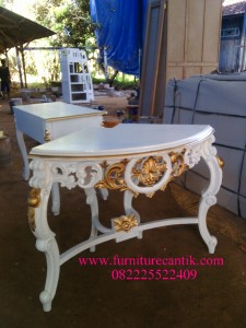 Meja Sudut Bali Cantik