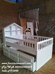 Tempat Tidur Anak Model Rumah Cat Putih