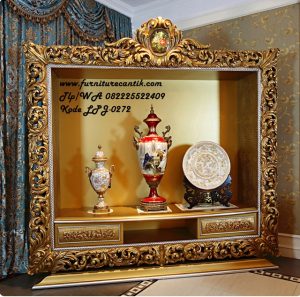 Lemari Pajangan Ukiran Mewah